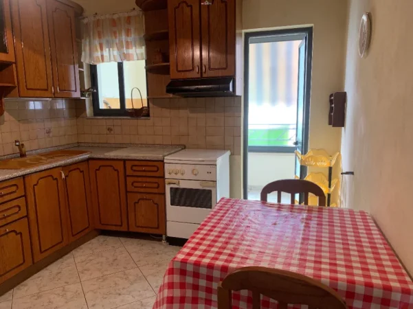 Tirane, jepet me qera Vile 2+1 Kati 2, 150 m² 520 € (kodra e priftit)