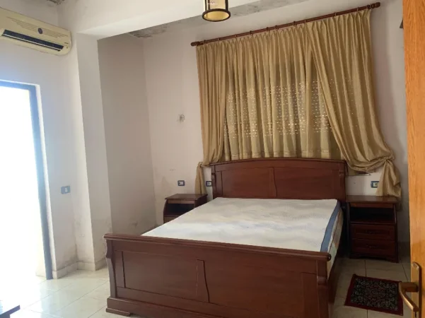 Tirane, jepet me qera Vile 2+1 Kati 2, 150 m² 520 € (kodra e priftit)