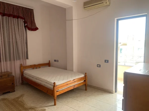 Tirane, jepet me qera Vile 2+1 Kati 2, 150 m² 520 € (kodra e priftit)