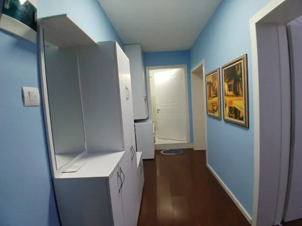 Tirane, jepet me qera apartament 1+1+Ballkon Kati 4, 60 m² 550 € 