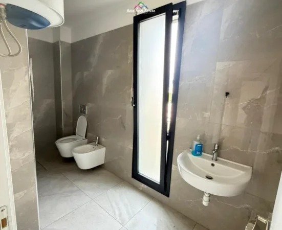 Tirane, jepet me qera zyre Kati 3, 102 m² 620 € (kongresi manastirit)