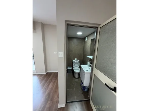 Tirane, shitet dyqan Kati 0, 36 m² 100.000 € 