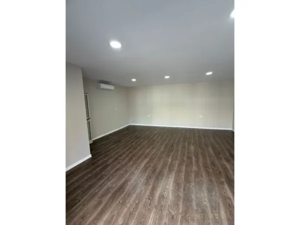 Tirane, shitet dyqan Kati 0, 36 m² 100.000 € 