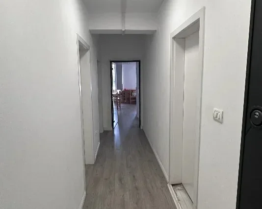 Tirane, jepet me qera zyre Kati 1, 116 m² 1.600 € (Vasil Shanto)
