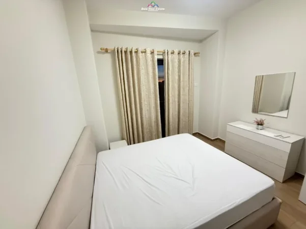 Tirane, jepet me qera apartament 1+1+Ballkon Kati 7, 72 m² 676 € (shkolla e kuqe)