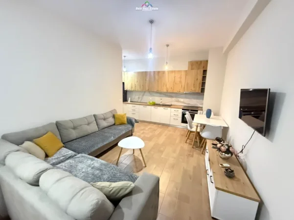 Tirane, jepet me qera apartament 1+1+Ballkon Kati 7, 72 m² 676 € (shkolla e kuqe)