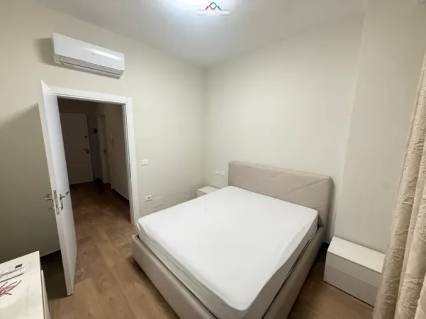 Tirane, jepet me qera apartament 1+1+Ballkon Kati 7, 72 m² 676 € (shkolla e kuqe)