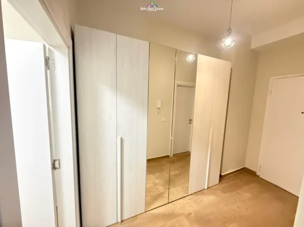 Tirane, jepet me qera apartament 1+1+Ballkon Kati 7, 72 m² 676 € (shkolla e kuqe)