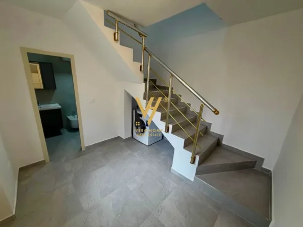 Tirane, jepet me qera apartament Dublex Kati 1, 75 m² 620 € (FAKULTETI I SHKENCAVE TE NATYRES)