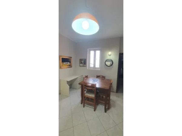 Tirane, jepet me qera apartament 2+1 Kati 3, 100 m² 600 € (Brryli)