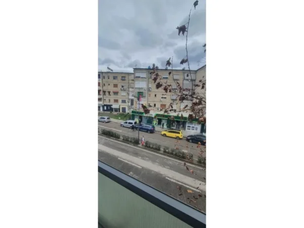 Tirane, jepet me qera apartament 2+1 Kati 3, 100 m² 600 € (Brryli)