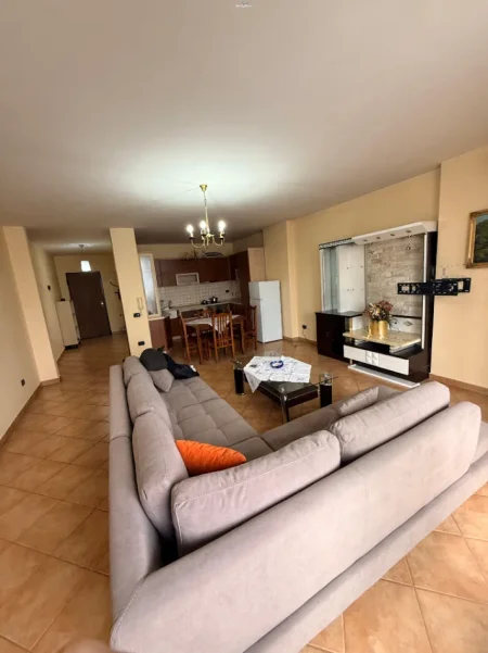 Tirane, jepet me qera apartament 2+1 , 120 m² 700 € (rruga e kavajes)