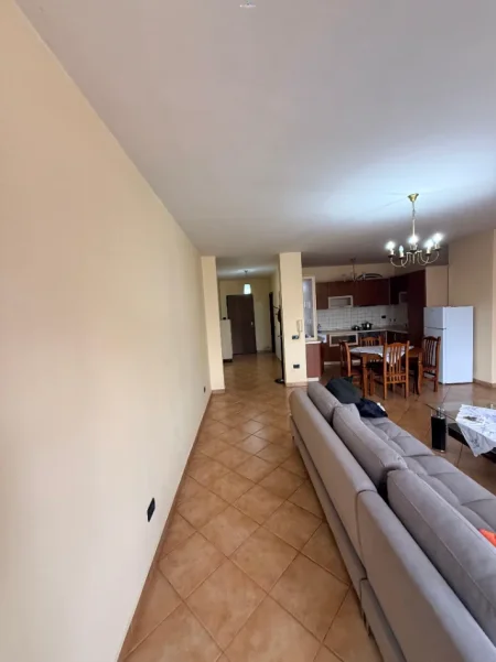 Tirane, jepet me qera apartament 2+1 , 120 m² 700 € (rruga e kavajes)