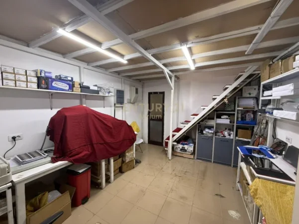 Tirane, shitet dyqan Kati 0, 39 m² 115.000 € (Ali Demi)