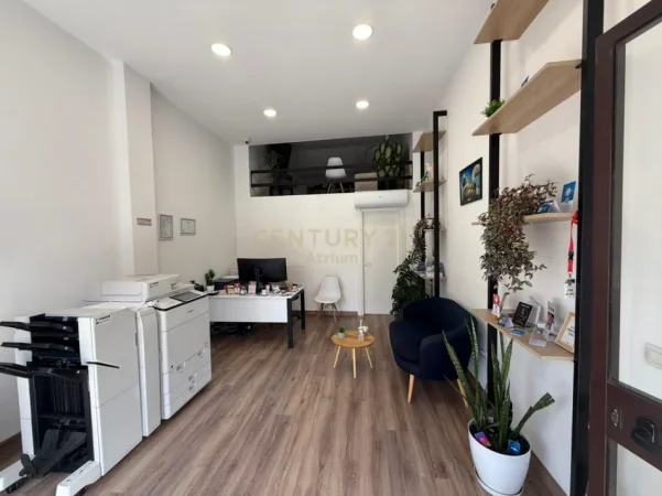 Tirane, shitet dyqan Kati 0, 39 m² 115.000 € (Ali Demi)