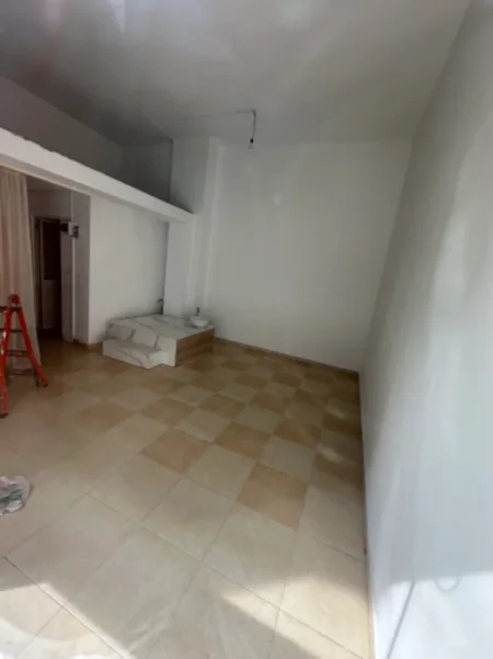 Tirane, jepet me qera dyqan Kati 0, 30 m² 350 € (Astir prane Wellit tek Ecomarket)