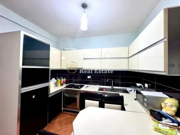 Tirane, jepet me qera apartament 2+1 Kati 9, 72 m² 500 € (Astir)