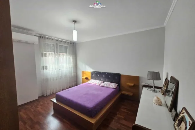 Tirane, jepet me qera apartament 3+1 Kati 3, 140 m² 900 € (rruga e kavajes)