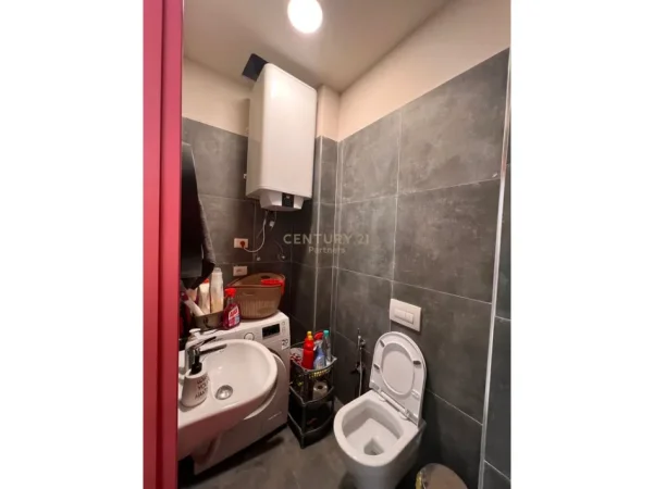 Tirane, shitet ambjent biznesi Kati 0, 110 m² 60.000 € (Prane Delijorgjit)