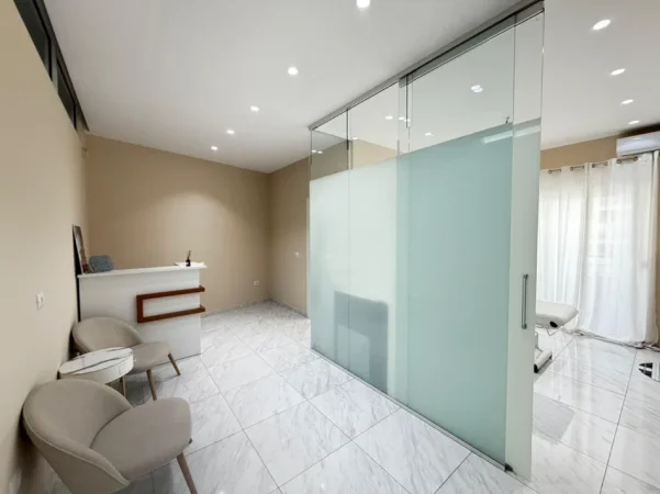 Tirane, jepet me qera zyre Kati 6, 71 m² 670 € (komuna e parisit)