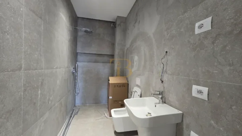 Tirane, shes apartament 1+1+Ballkon Kati 7, 63 m² 210.000 € (Rruga e Barrikadave)