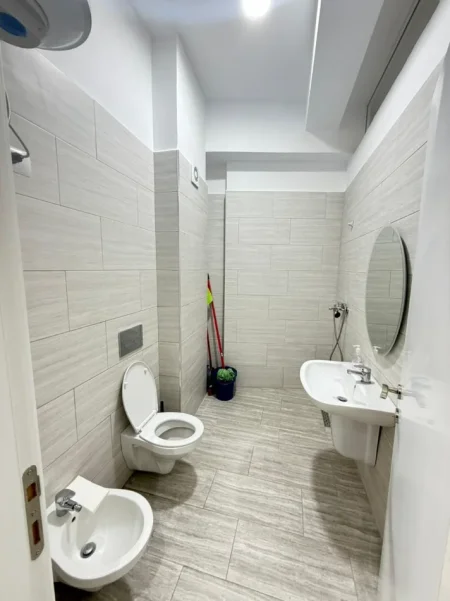 Tirane, jepet me qera zyre Kati 6, 71 m² 670 € (komuna e parisit)