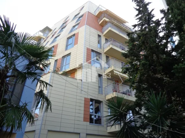 Tirane, shitet apartament 3+1 , 219 m² 830.000 € (PRANË STADIUMIT “AIR ALBANIA”, PALLATI “AMBASADOR 2”)