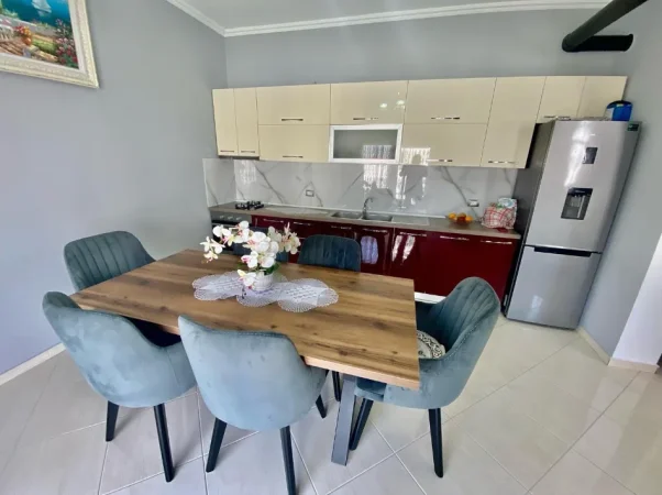 Tirane, jepet me qera Vile , 500 m² 4.500 € (Mjull Bathore)