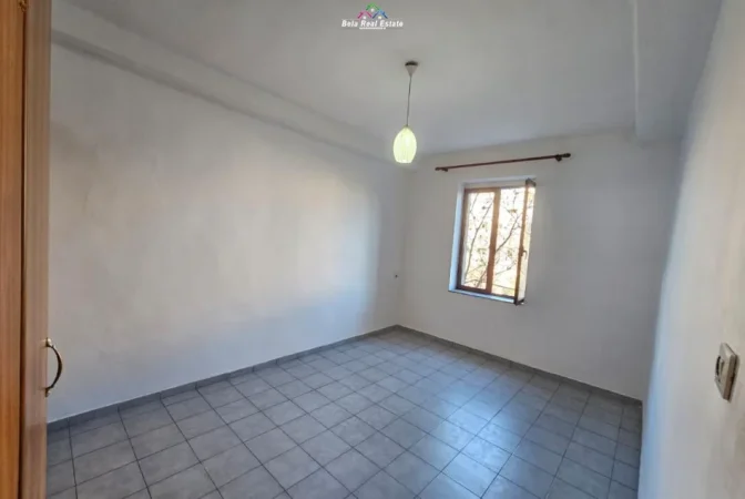 Tirane, jepet me qera apartament 1+1 Kati 3, 60 m² 620 € (blloku)