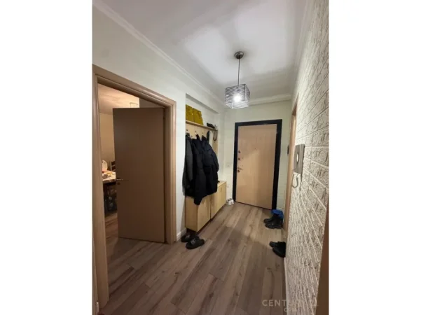 Tirane, shitet apartament 1+1 Kati 2, 92 m² 120.000 € (Fresk)