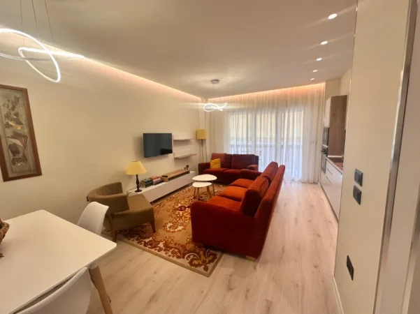 Tirane, jepet me qera apartament 1+1+Ballkon Kati 3, 750 € (Air Albania Stadium)