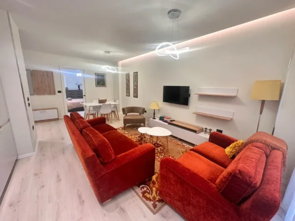 Tirane, jepet me qera apartament 1+1+Ballkon Kati 3, 750 € (Air Albania Stadium)
