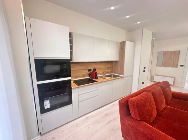 Tirane, jepet me qera apartament 1+1+Ballkon Kati 3, 750 € (Air Albania Stadium)