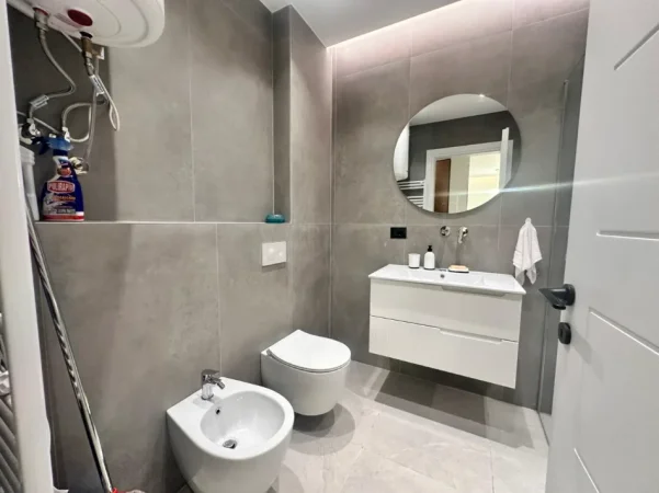 Tirane, jepet me qera apartament 1+1+Ballkon Kati 3, 750 € (Air Albania Stadium)