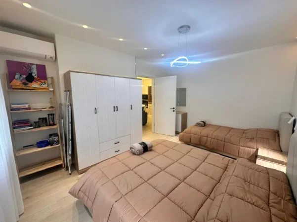 Tirane, jepet me qera apartament 1+1+Ballkon Kati 3, 750 € (Air Albania Stadium)