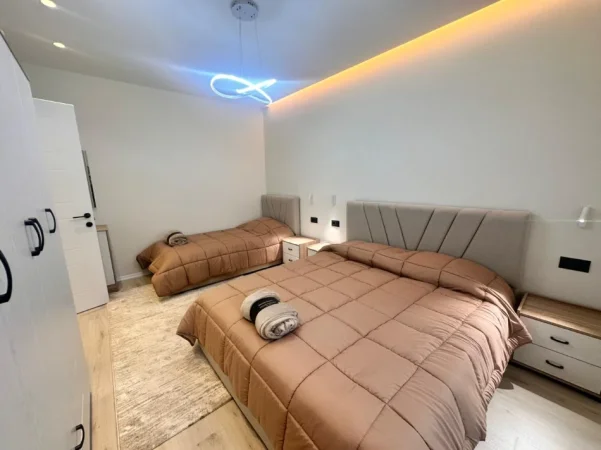 Tirane, jepet me qera apartament 1+1+Ballkon Kati 3, 750 € (Air Albania Stadium)