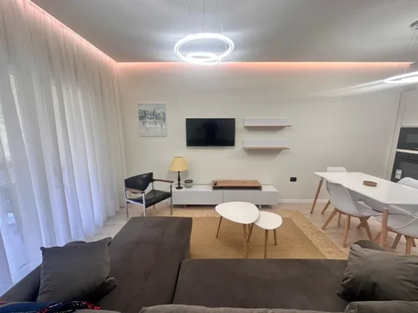 Tirane, jepet me qera apartament 1+1+Ballkon Kati 3, 750 € (Air Albania Stadium)