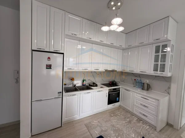 Tirane, jepet me qera apartament 2+1 Kati 6, 107 m² 750 € (Fusha e Aviacionit)