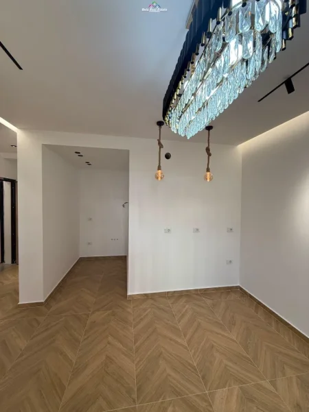 Tirane, jepet me qera zyre Kati 1, 130 m² 1.250 € (rezidenca oasis)