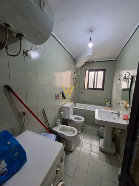 Tirane, jepet me qera apartament 2+1+Ballkon Kati 4, 78 m² 570 € (BRRYL)