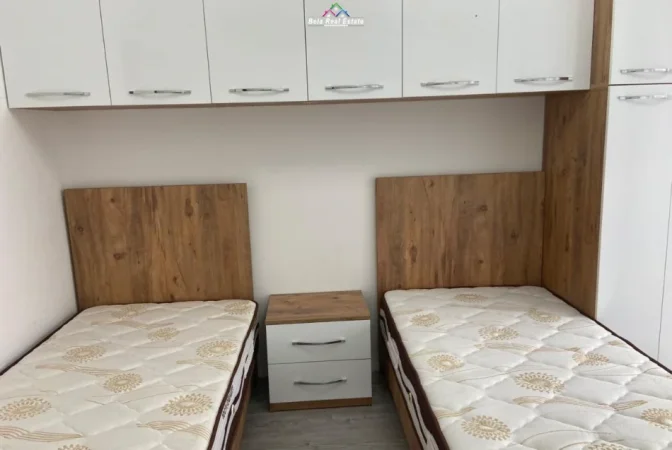 Tirane, jepet me qera apartament 2+1 Kati 1, 86 m² 700 € (rruga e kavajes)