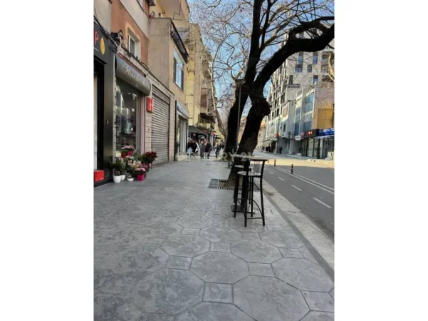 Tirane, shitet dyqan Kati 1, 45 m² 530.000 € 