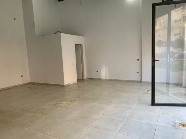 Tirane, jepet me qera ambjent biznesi Kati 0, 70 m² 800 € (Astir)