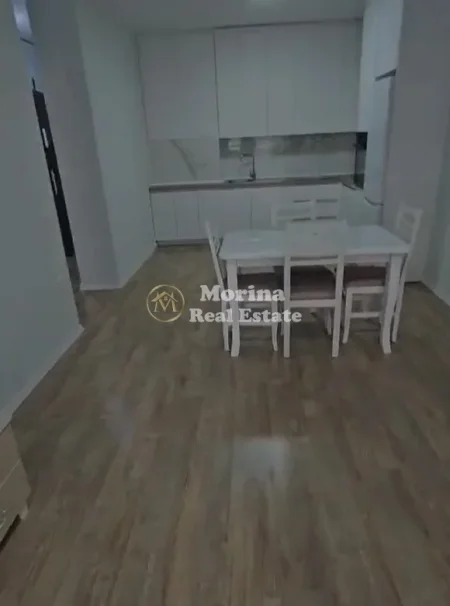 Tirane, jepet me qera apartament 1+1 Kati 3, 80 m² 450 € (Laprake)