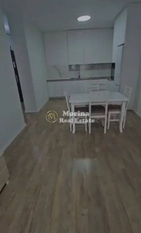 Tirane, jepet me qera apartament 1+1 Kati 3, 80 m² 450 € (Laprake)