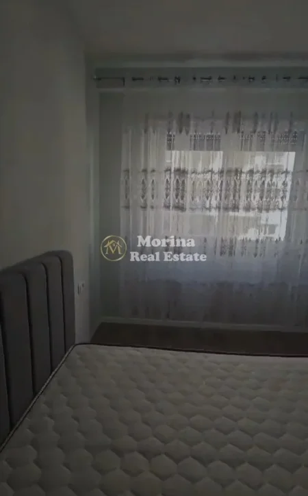 Tirane, jepet me qera apartament 1+1 Kati 3, 80 m² 450 € (Laprake)