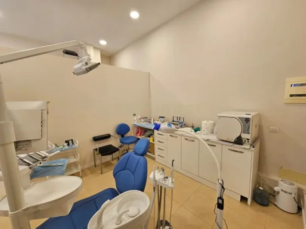 Tirane, shitet ambjent biznesi Kati 0, 65 m² (Laprake)