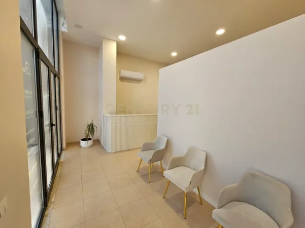 Tirane, shitet ambjent biznesi Kati 0, 65 m² (Laprake)