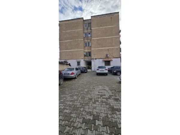 Tirane, shitet apartament 3+1 Kati 4, 177.000 € 