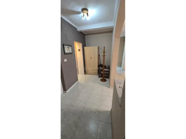 Tirane, shitet apartament 3+1 Kati 4, 177.000 € 